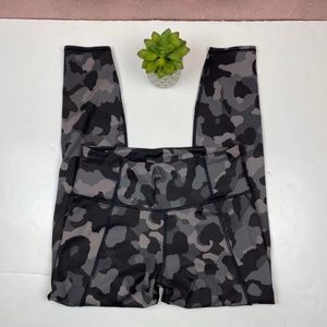 Athleta Lighting Camo 7/8 Tight Legging Pants